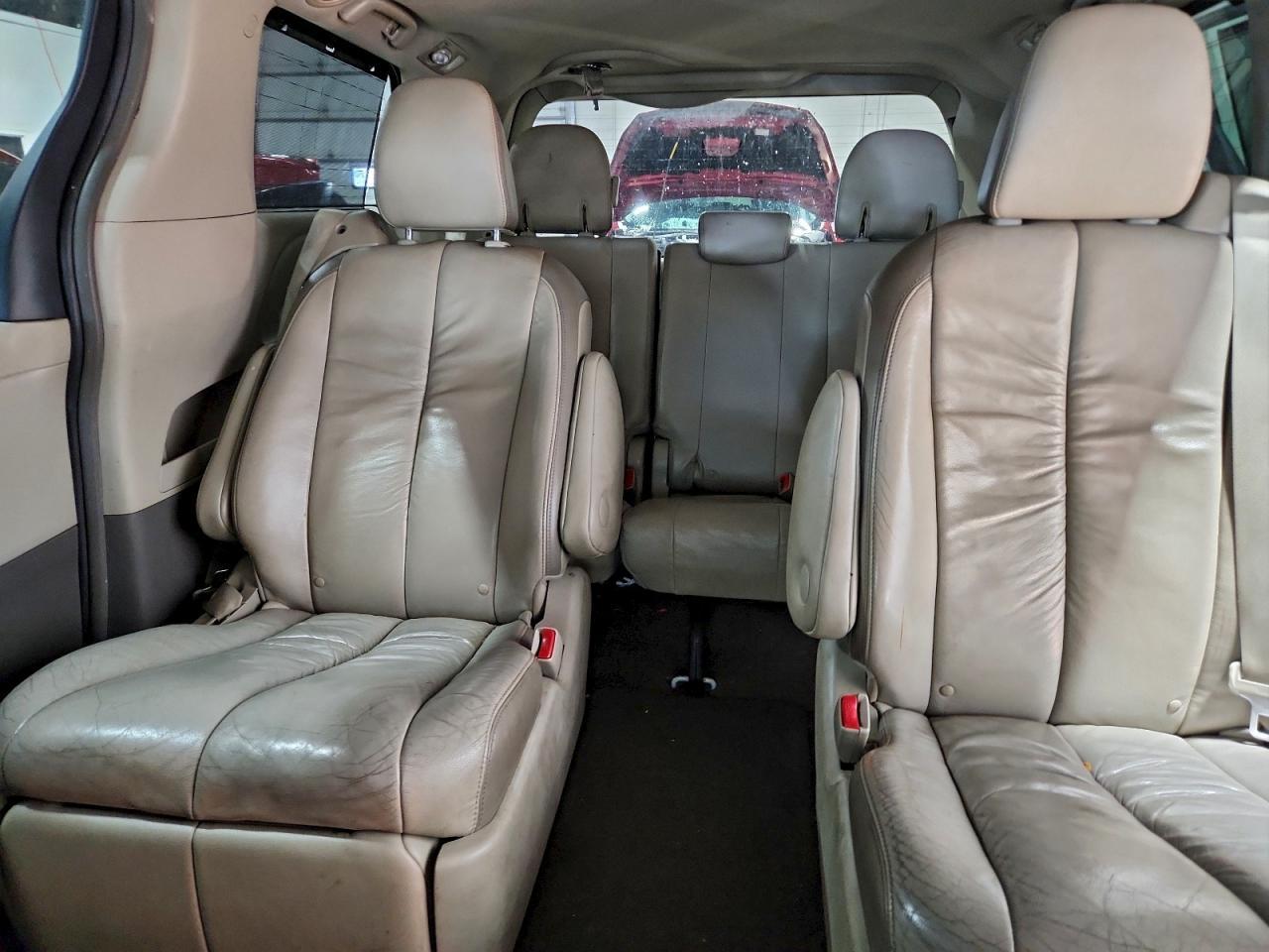 2012 TOYOTA SIENNA