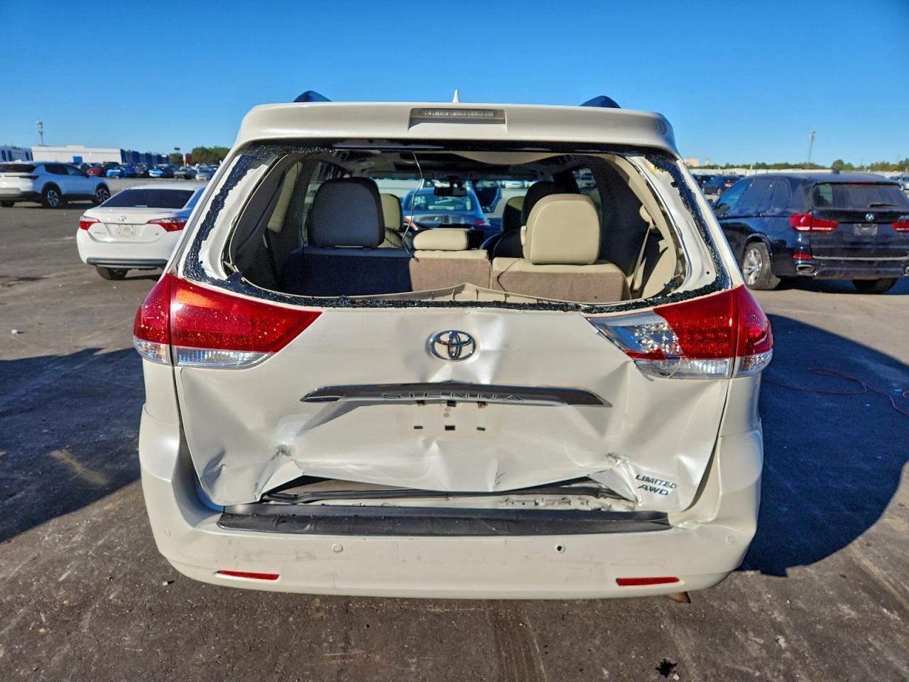 2014 TOYOTA SIENNA