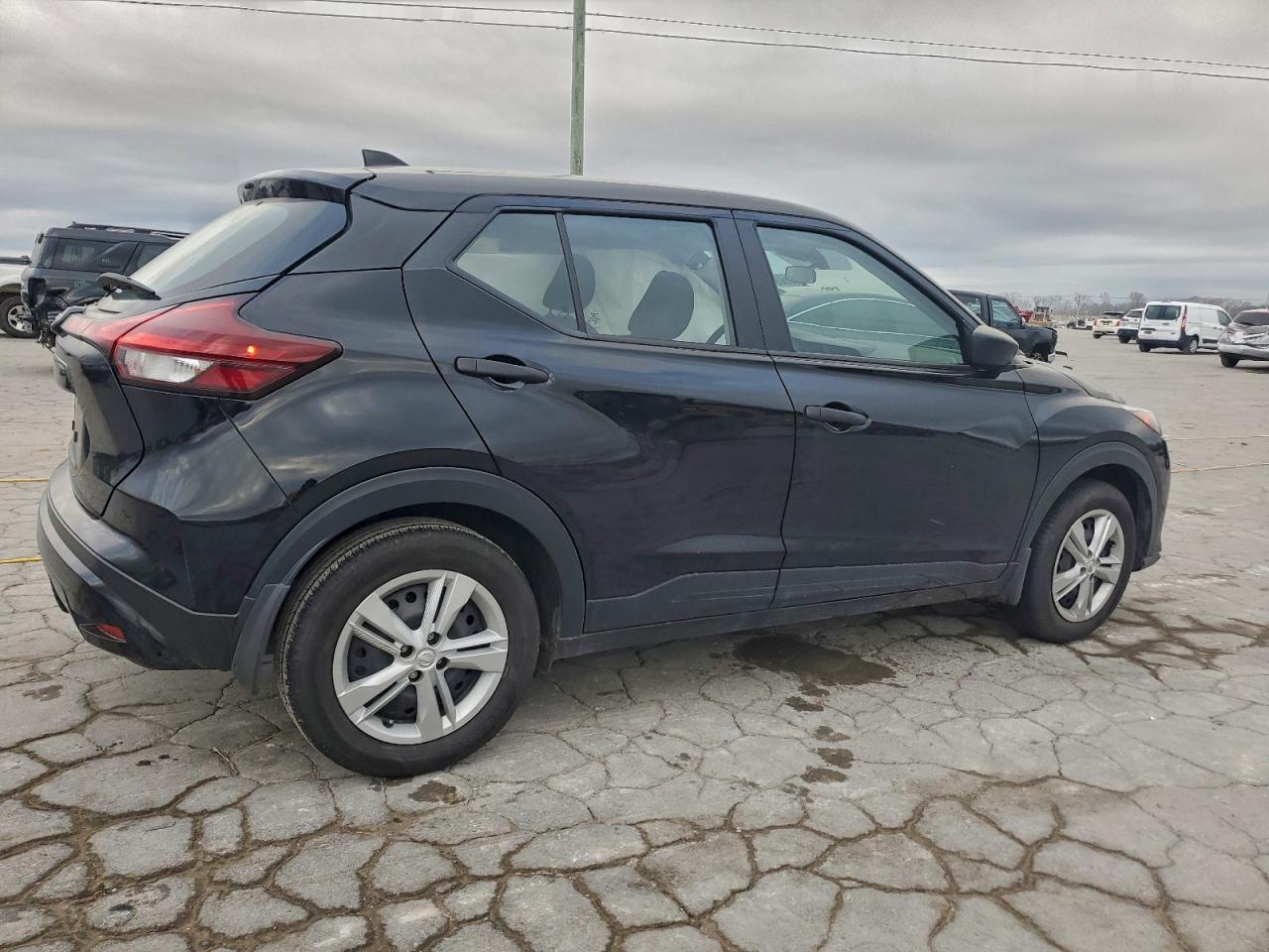 2023 NISSAN KICKS