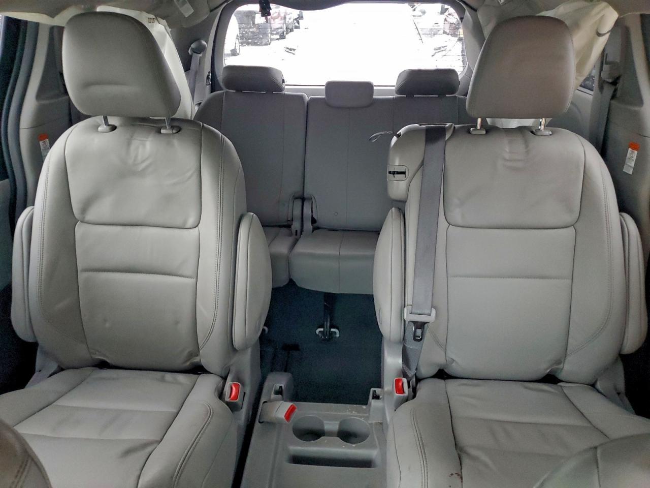 2019 TOYOTA SIENNA
