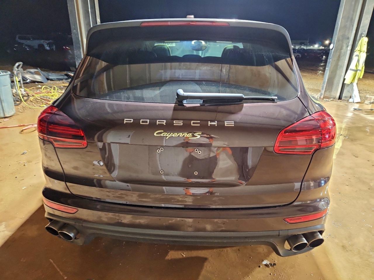 2016 PORSCHE CAYENNE