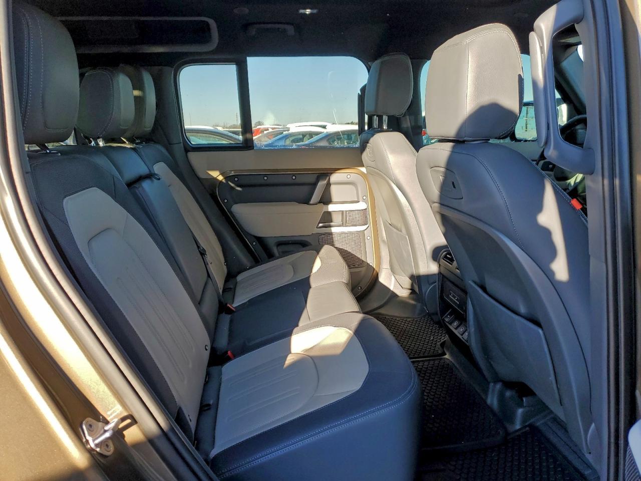 2022 LAND ROVER Defender