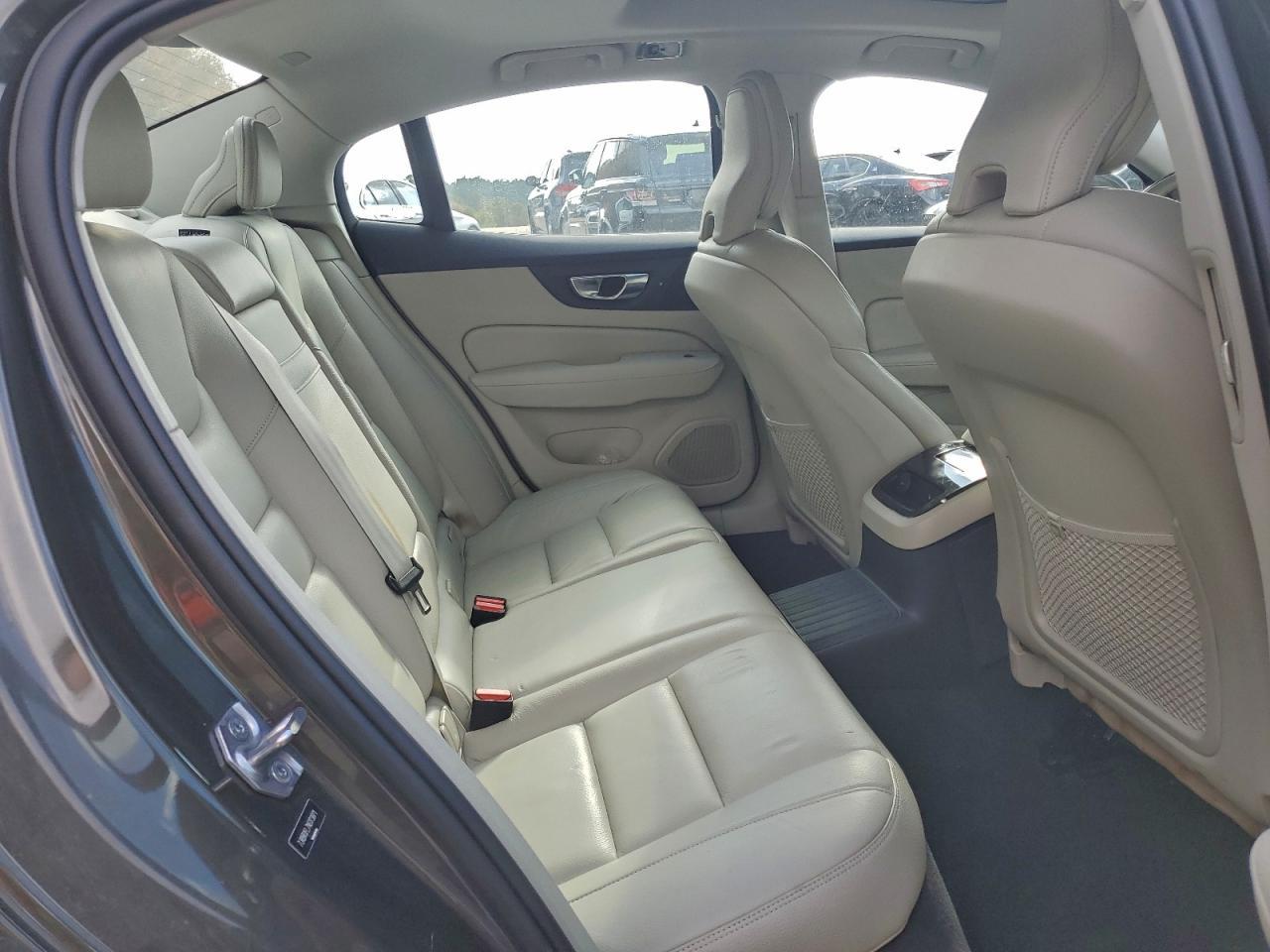 2022 VOLVO S60
