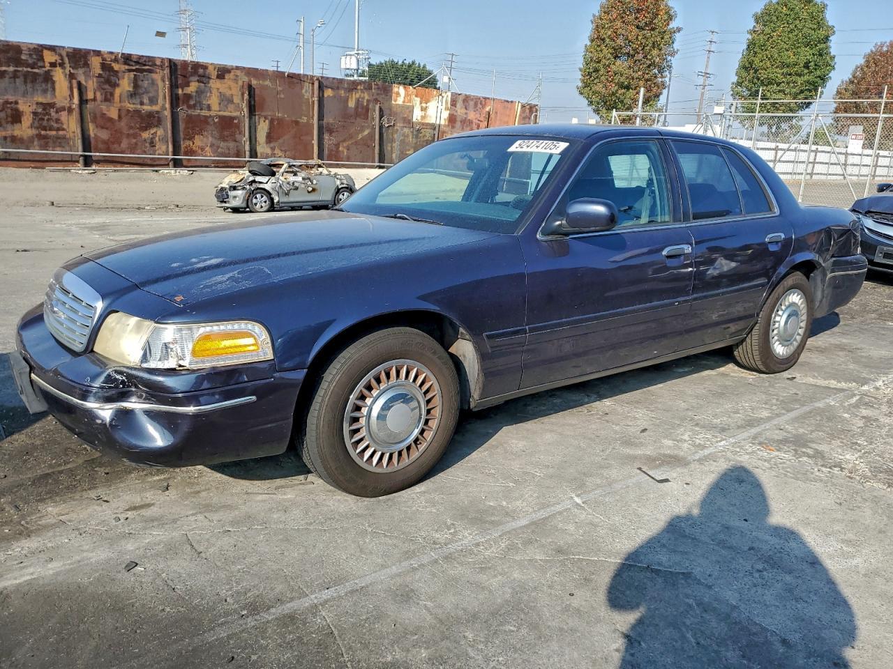 2002 FORD Crown Victoria
