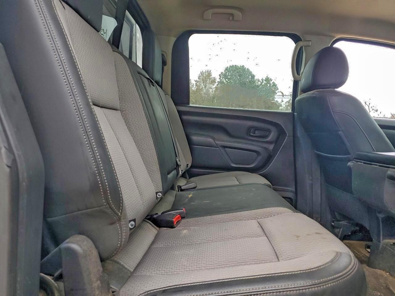 2017 NISSAN Titan
