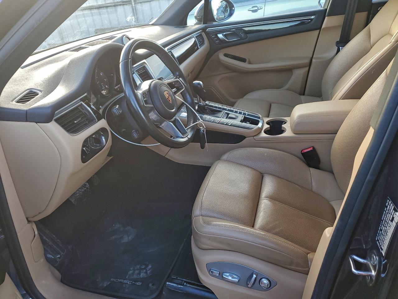 2018 PORSCHE Macan