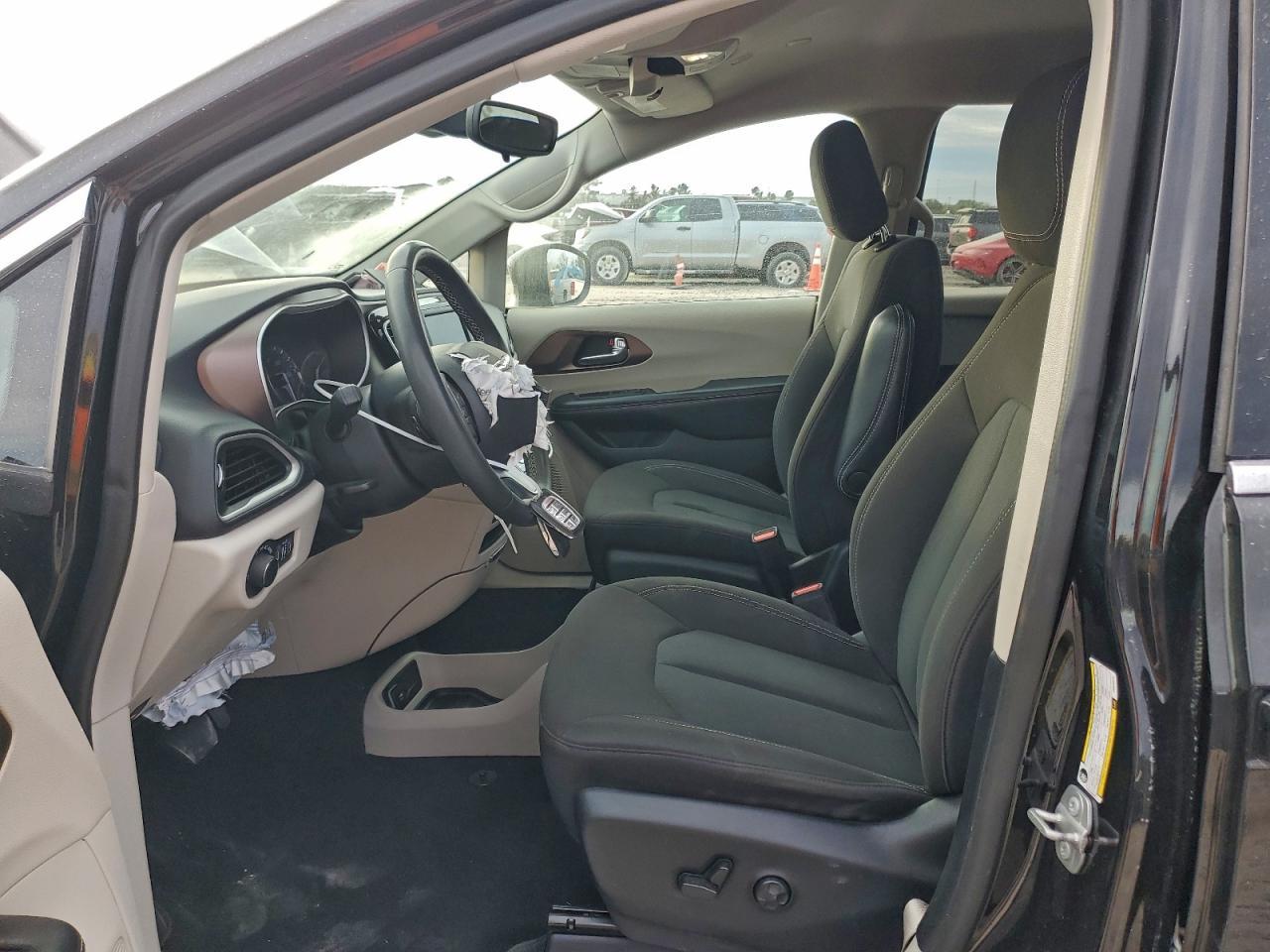 2023 CHRYSLER Voyager