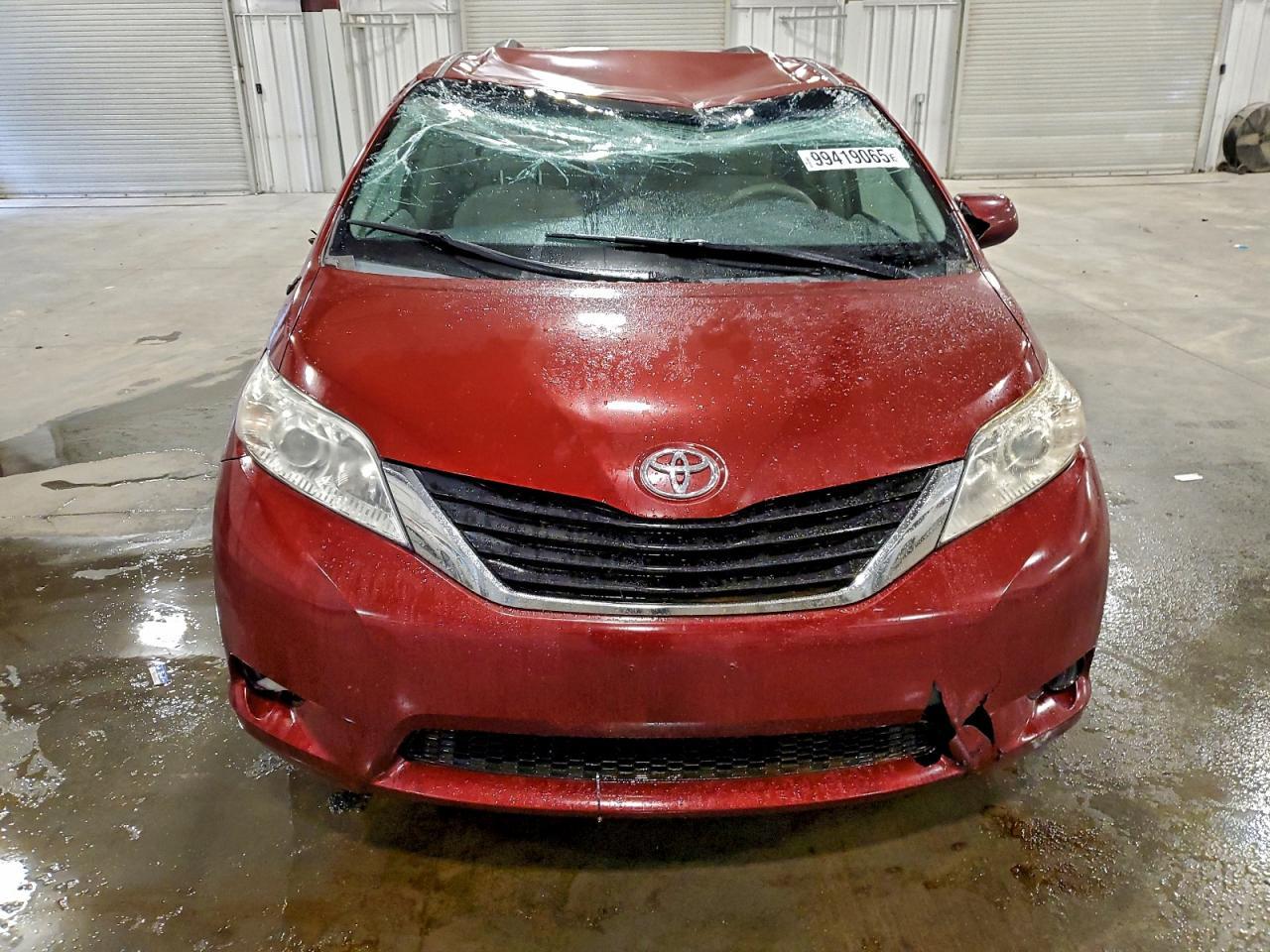 2012 TOYOTA SIENNA