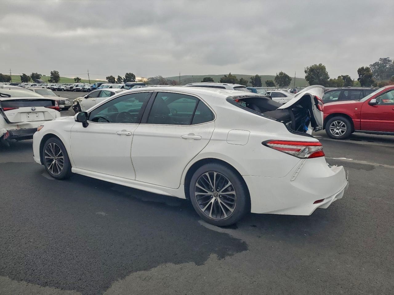 2018 TOYOTA CAMRY
