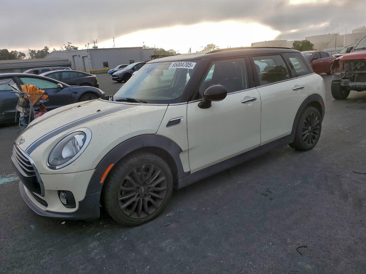 2016 MINI Cooper Clubman