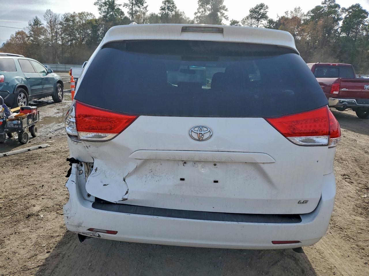 2012 TOYOTA SIENNA