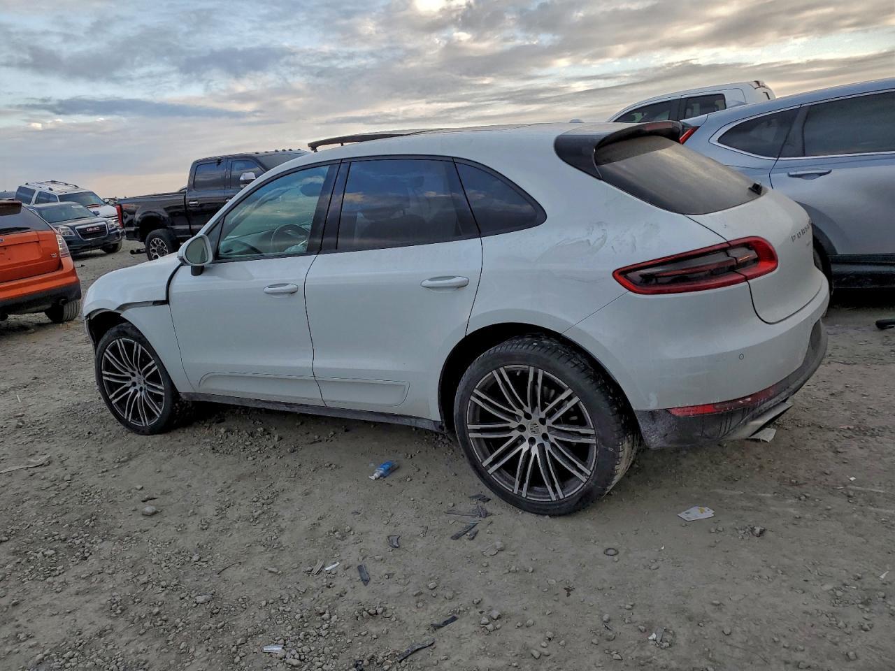 2018 PORSCHE Macan