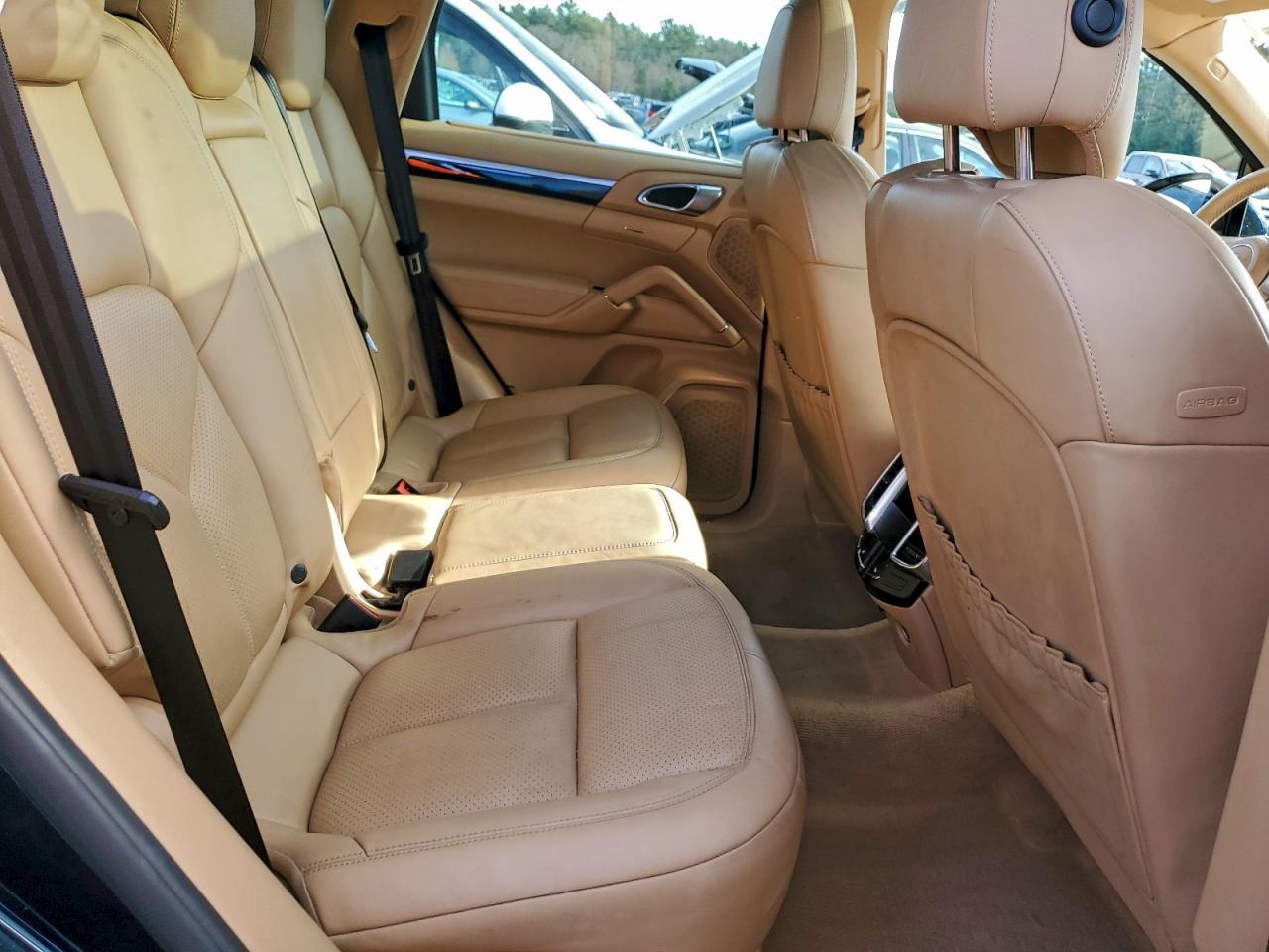 2015 PORSCHE CAYENNE