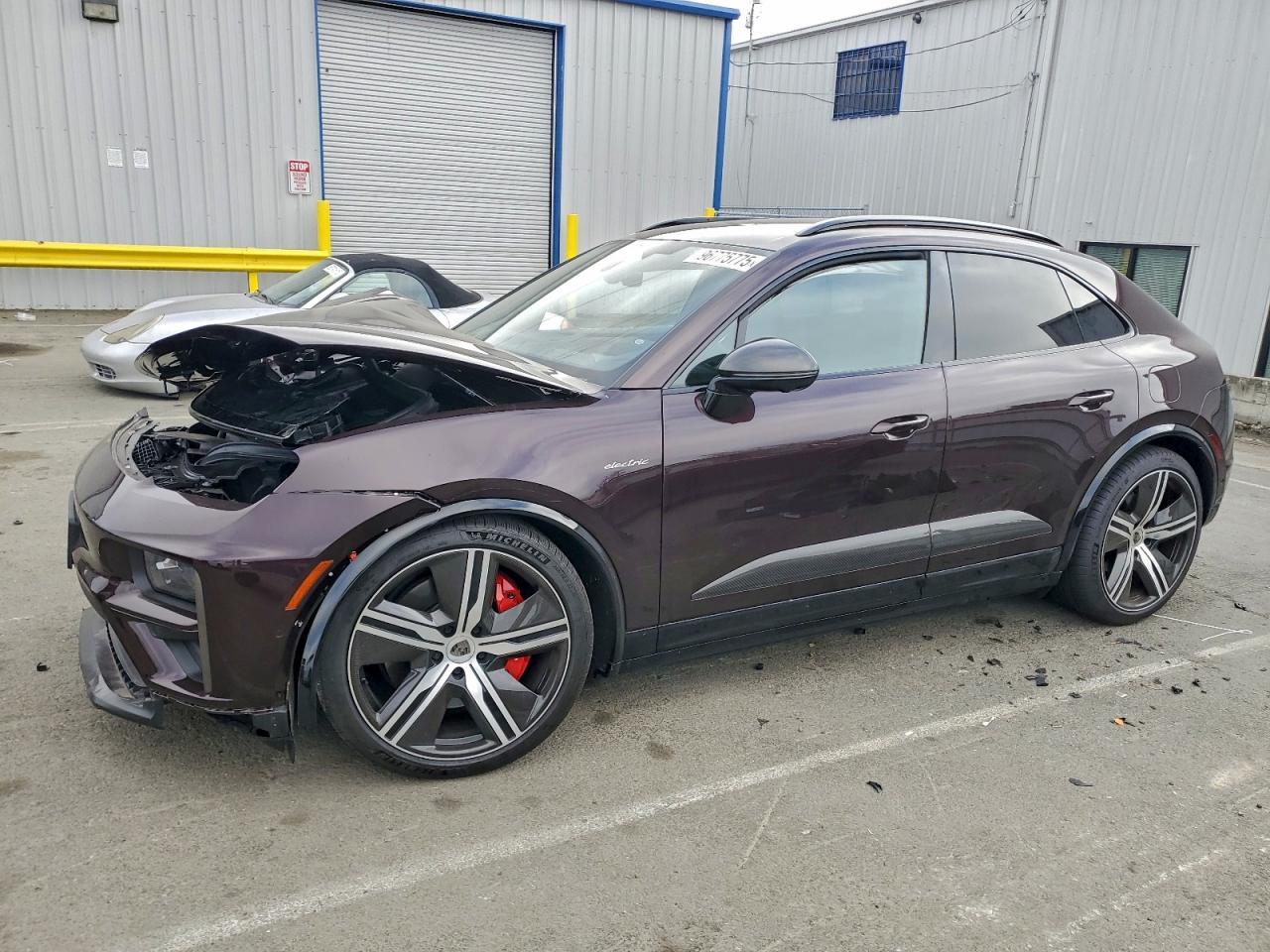 2024 PORSCHE Macan