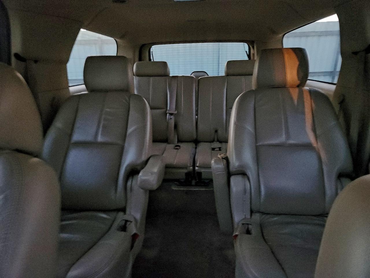 2011 CHEVROLET Suburban