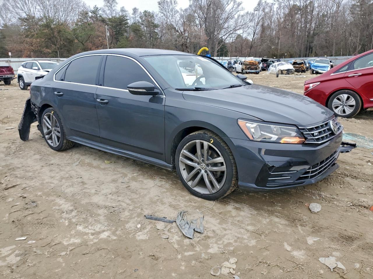 2017 VOLKSWAGEN Passat
