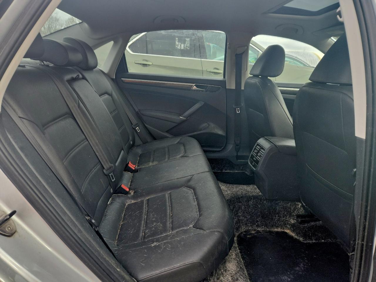 2016 VOLKSWAGEN Passat