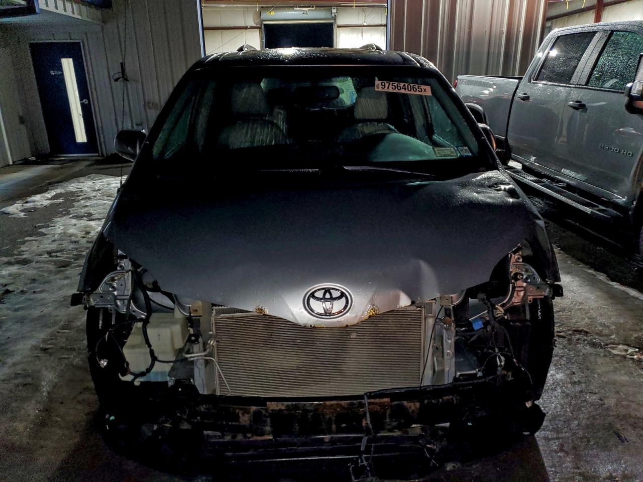 2014 TOYOTA SIENNA