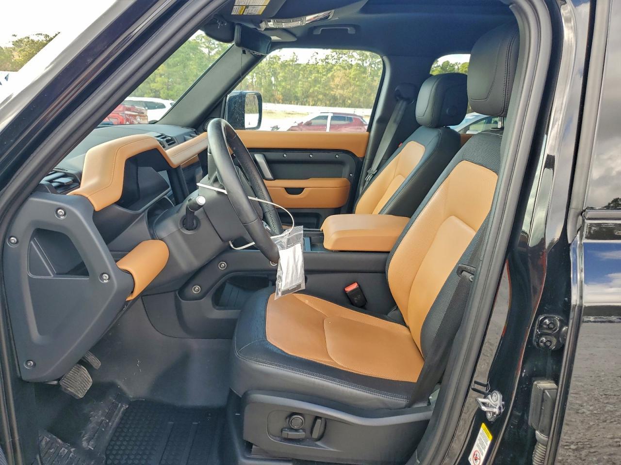 2024 LAND ROVER Defender