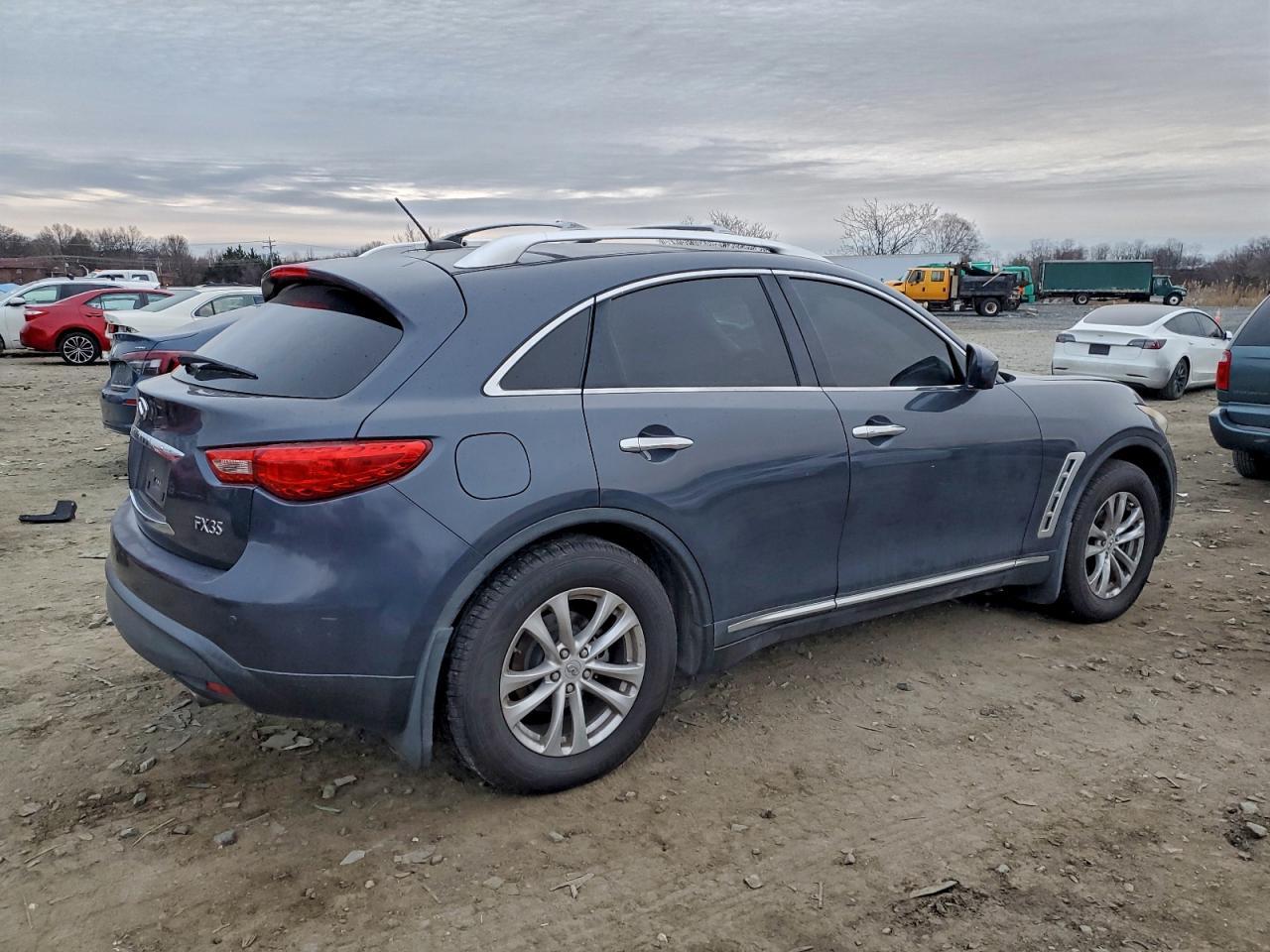 2011 INFINITI FX35