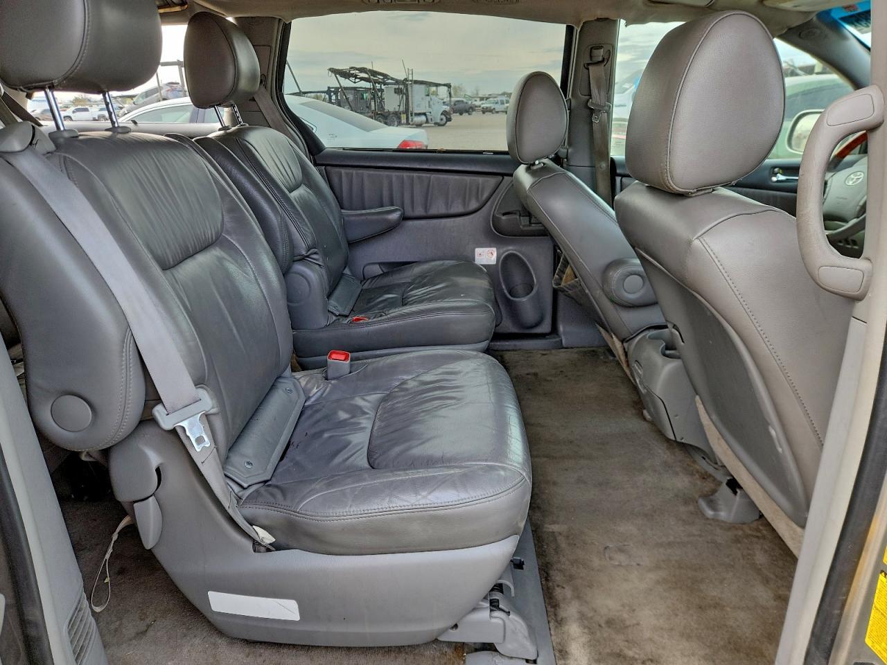 2010 TOYOTA SIENNA