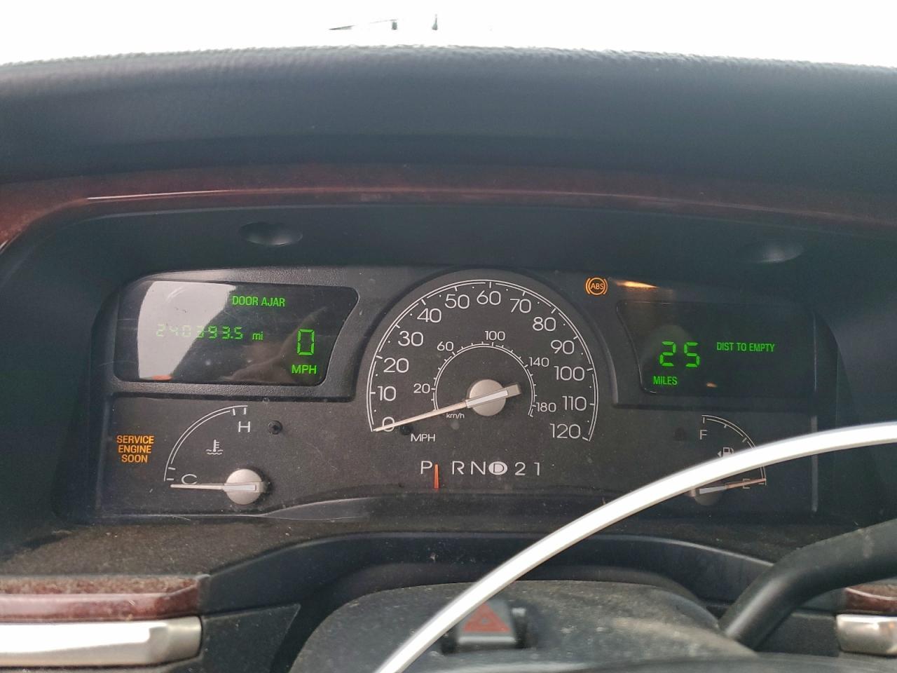 2003 LINCOLN Town Car