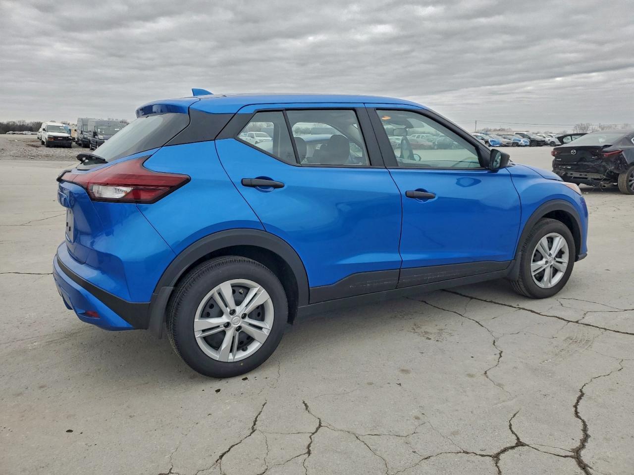 2025 NISSAN KICKS