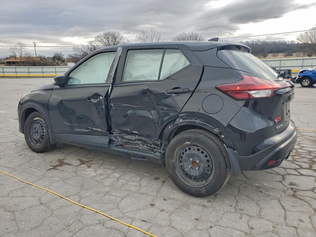 2023 NISSAN KICKS