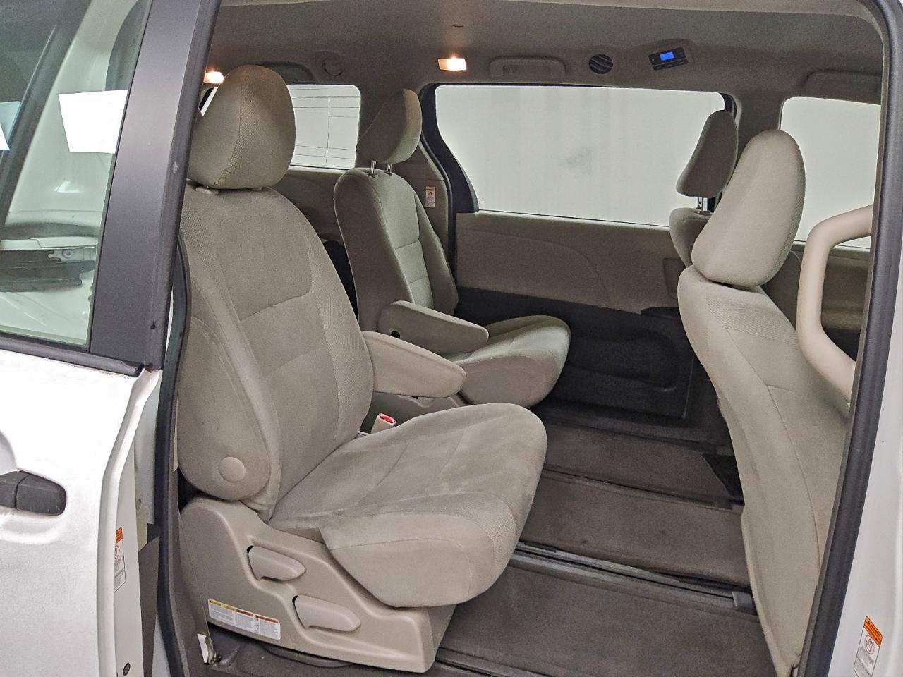 2016 TOYOTA SIENNA
