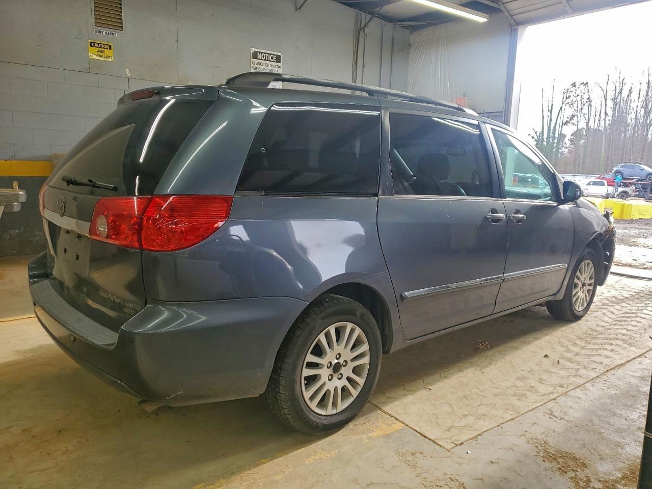 2008 TOYOTA SIENNA