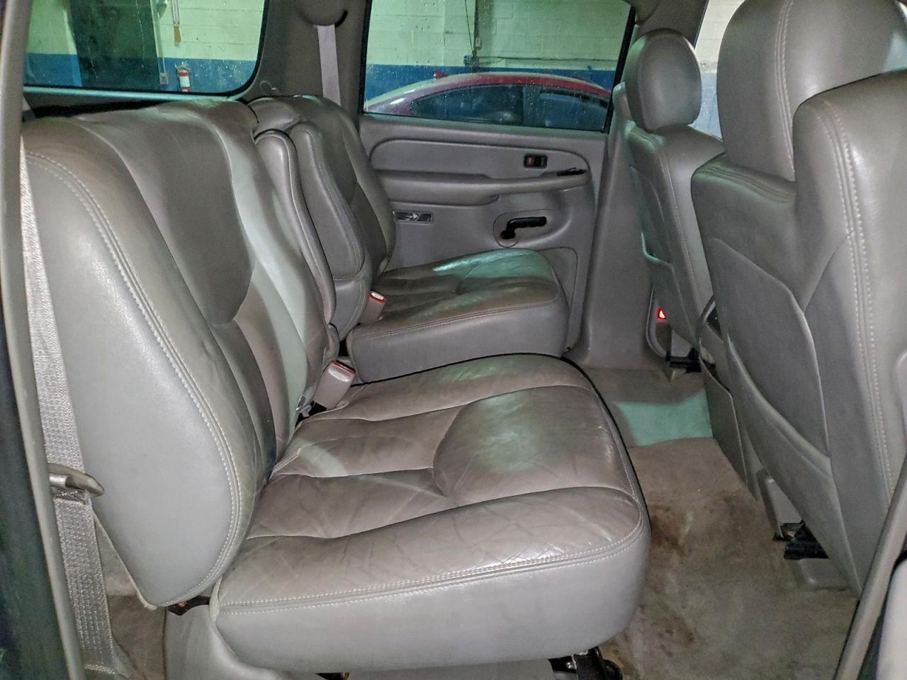 2004 CHEVROLET Suburban