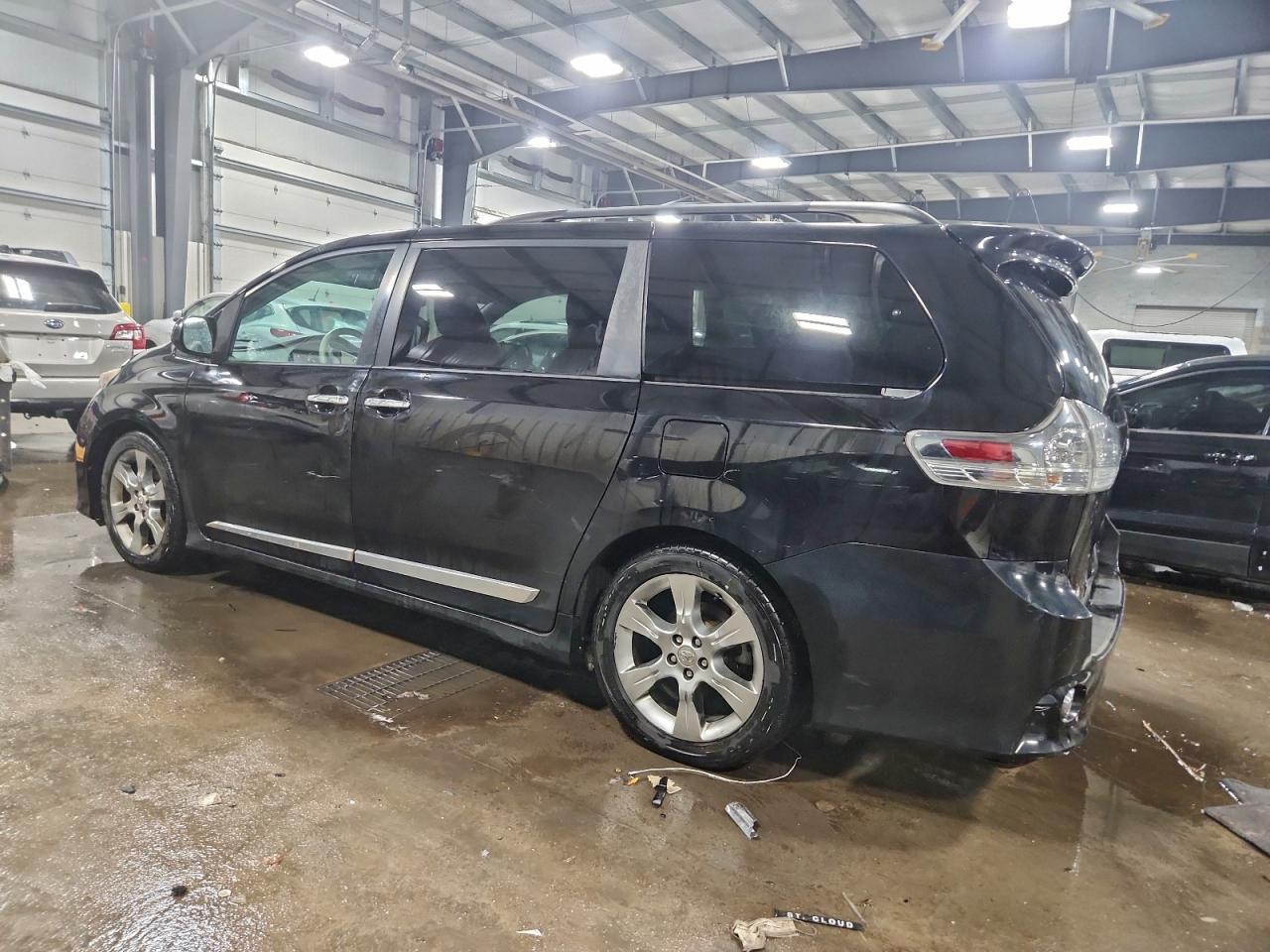 2014 TOYOTA SIENNA