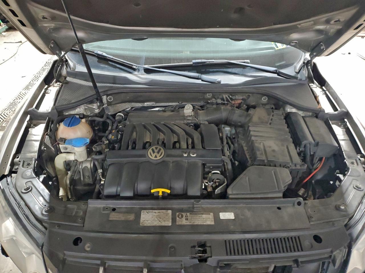 2014 VOLKSWAGEN Passat