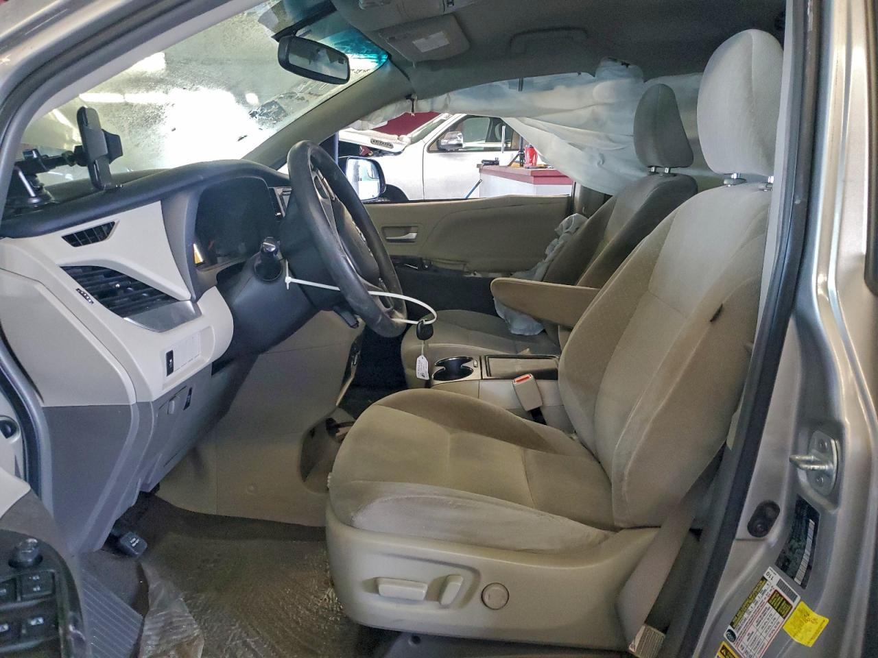 2017 TOYOTA SIENNA