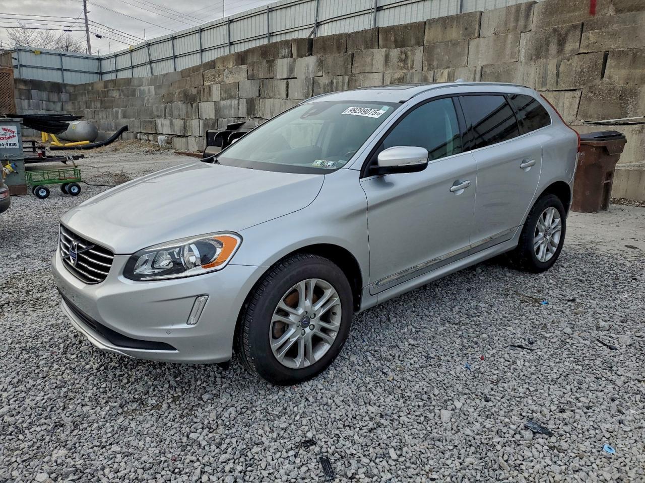 2015 VOLVO XC60