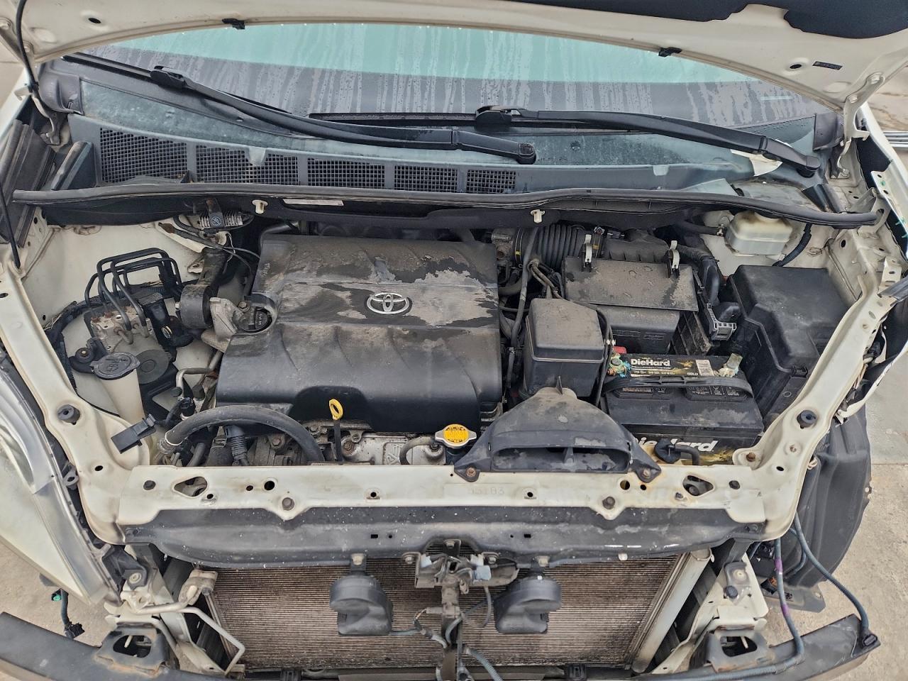 2013 TOYOTA SIENNA