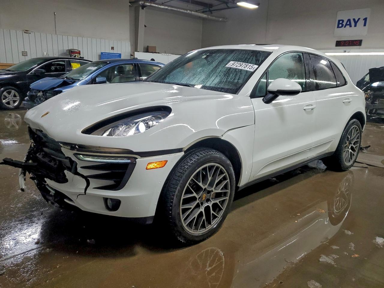 2016 PORSCHE Macan
