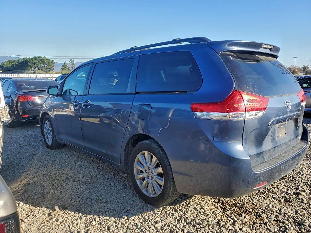 2014 TOYOTA SIENNA
