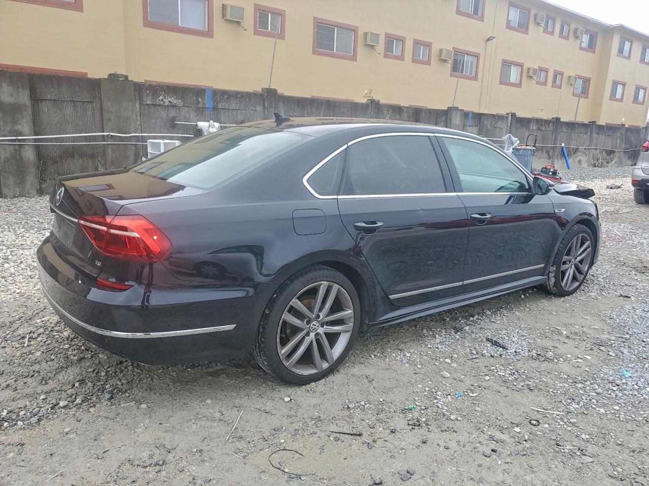 2017 VOLKSWAGEN Passat