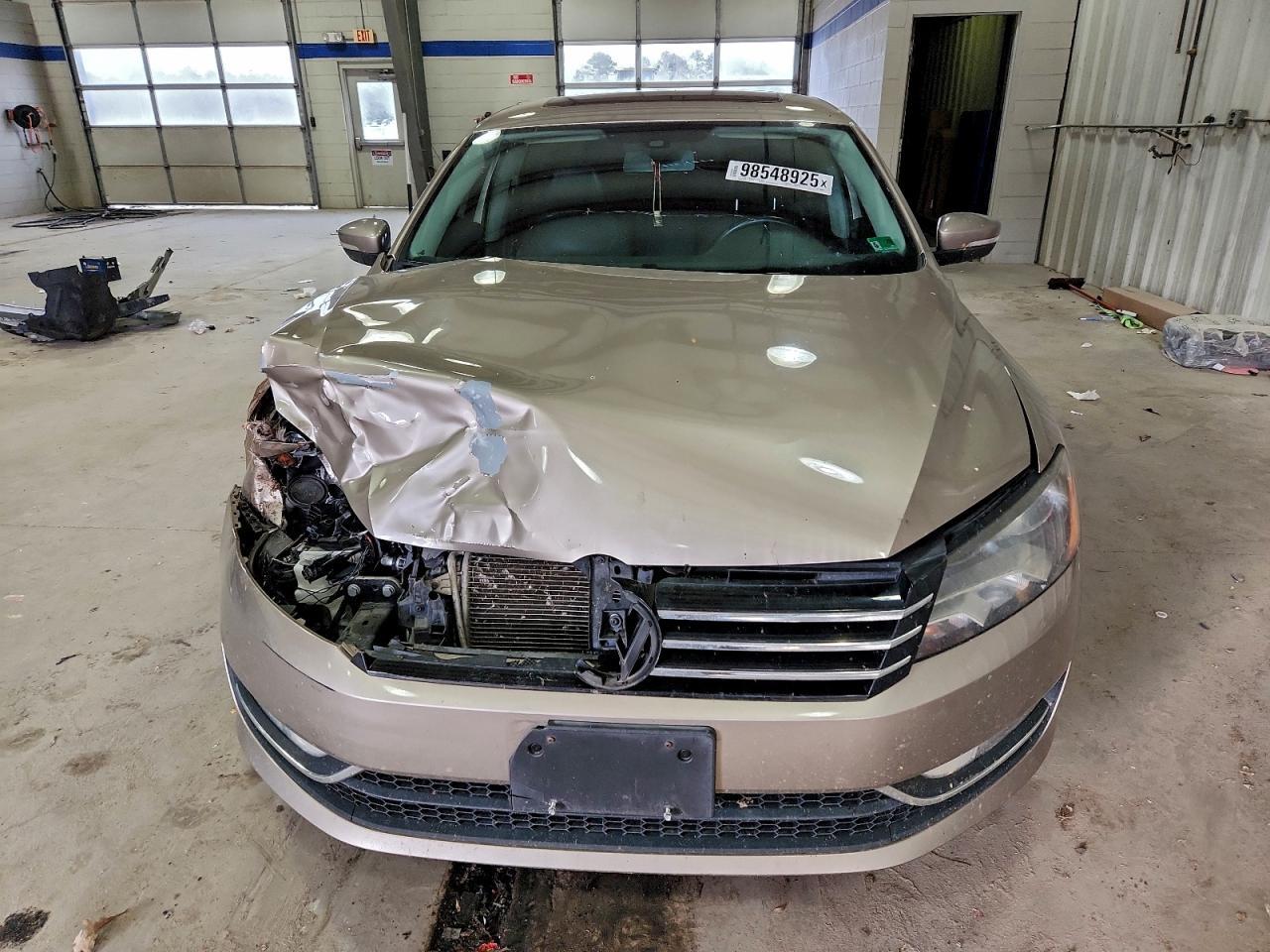 2015 VOLKSWAGEN Passat