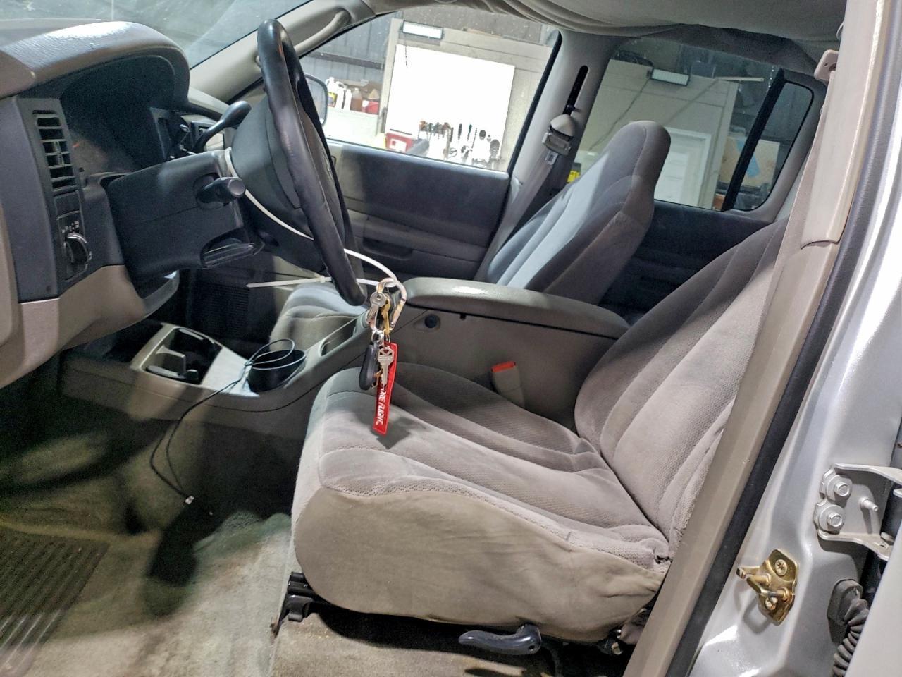 2004 DODGE Dakota