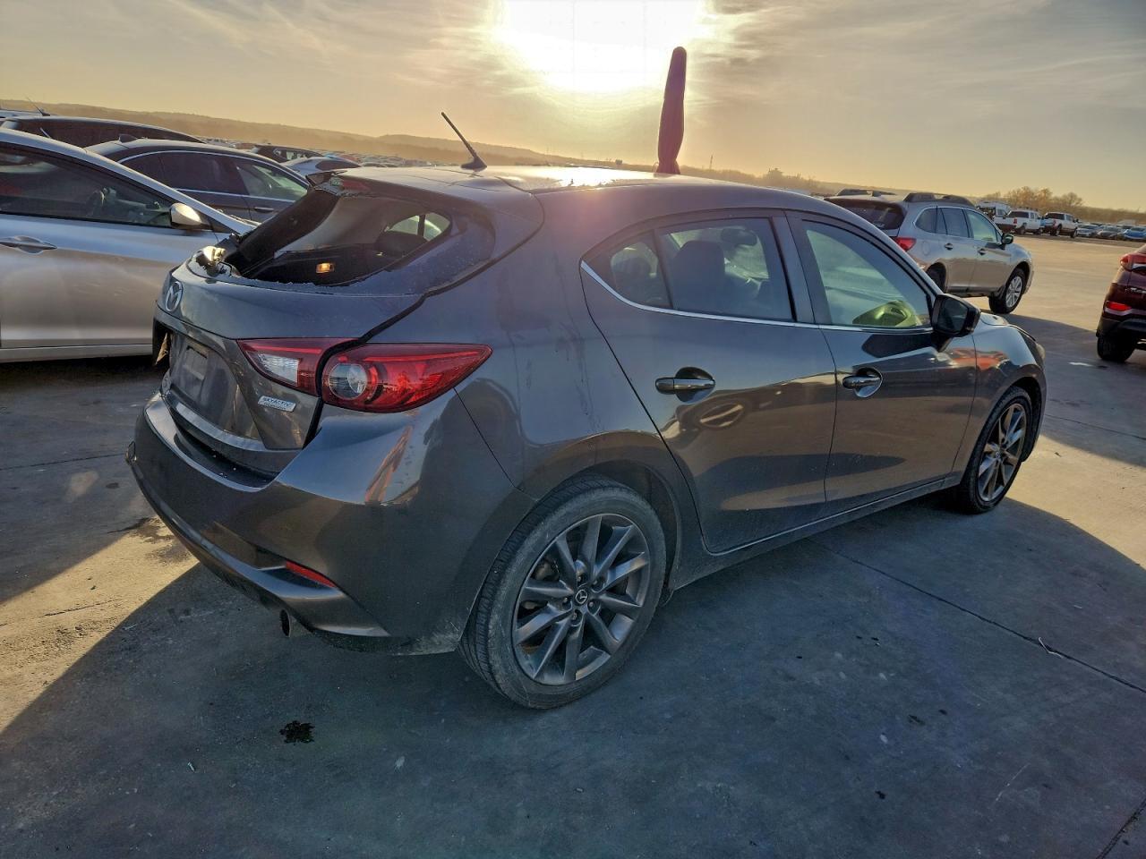 2018 MAZDA 3