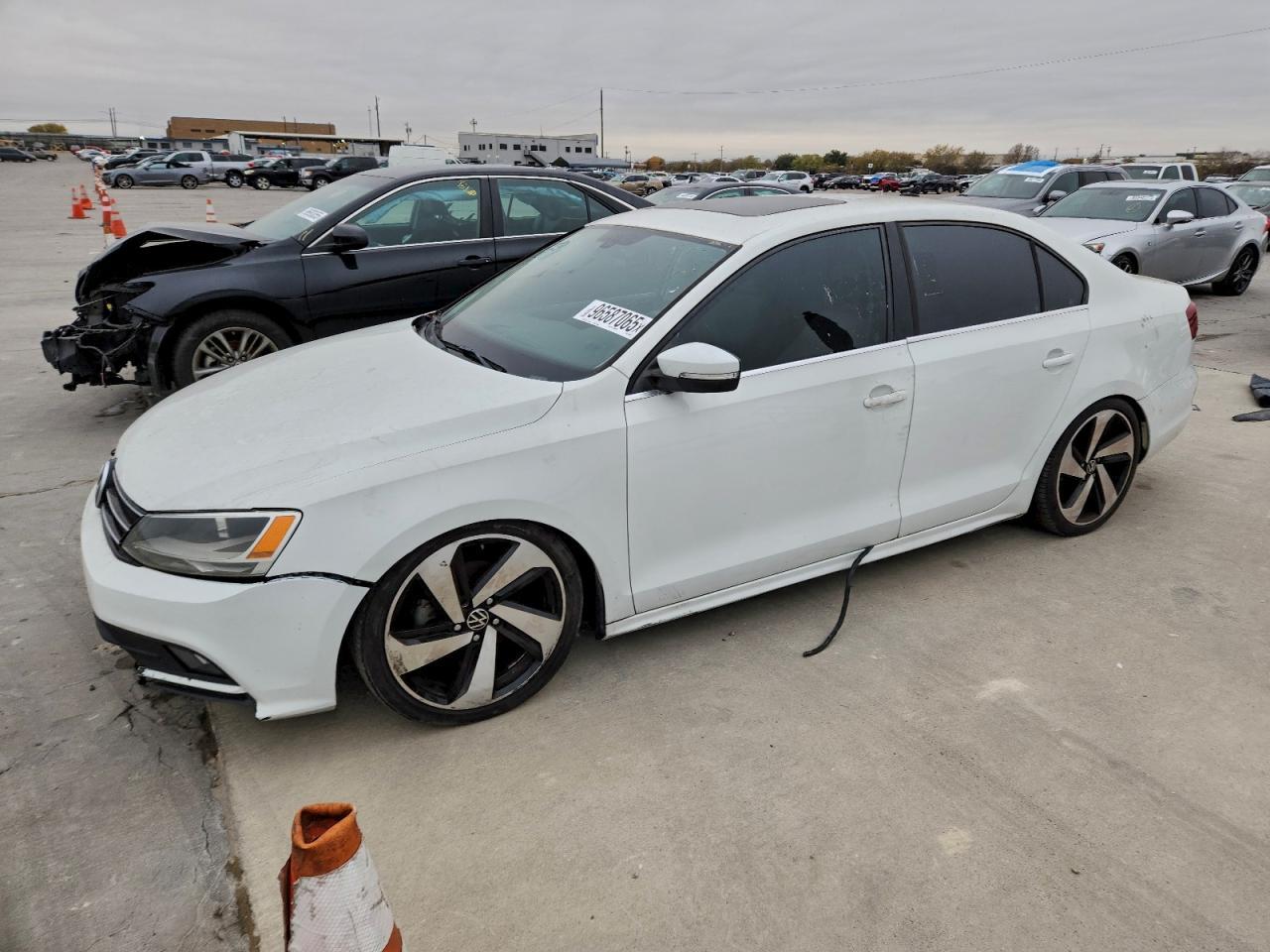 2016 VOLKSWAGEN JETTA