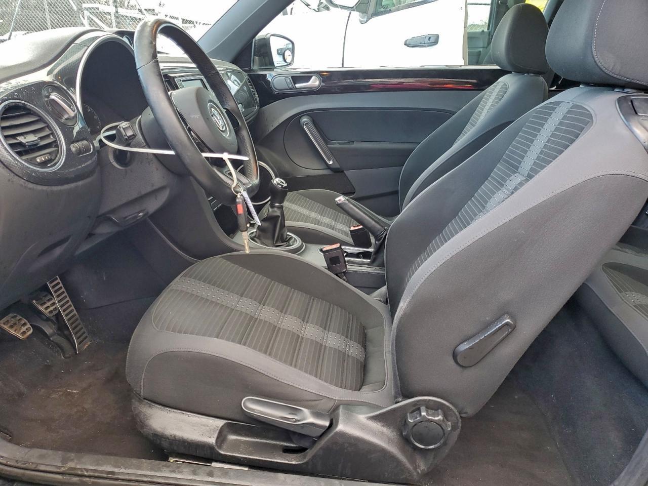 2012 VOLKSWAGEN Beetle