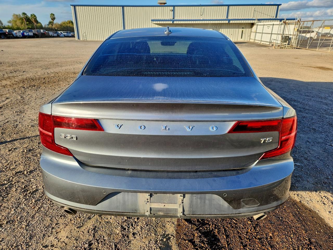 2018 VOLVO S90