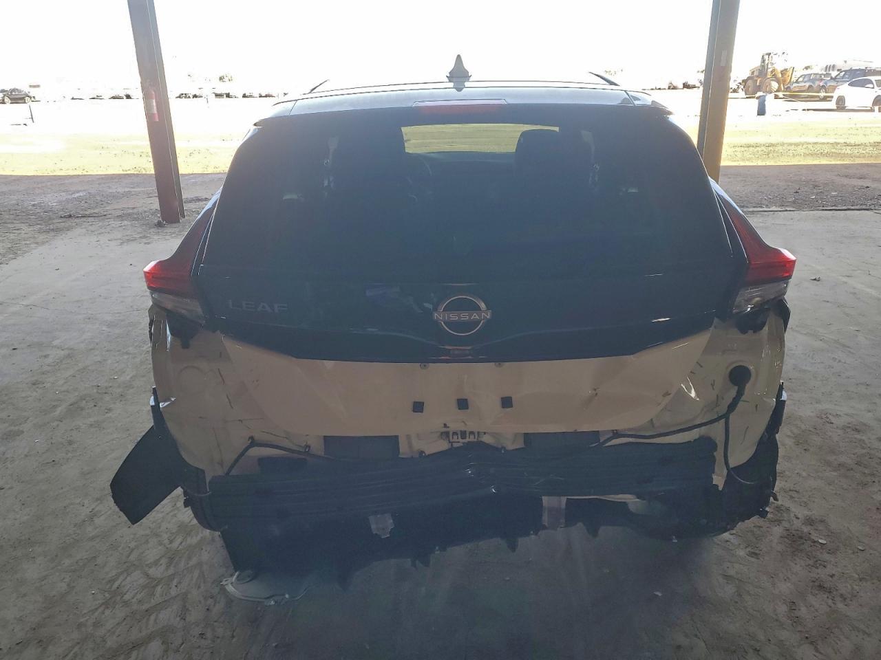 2023 NISSAN LEAF