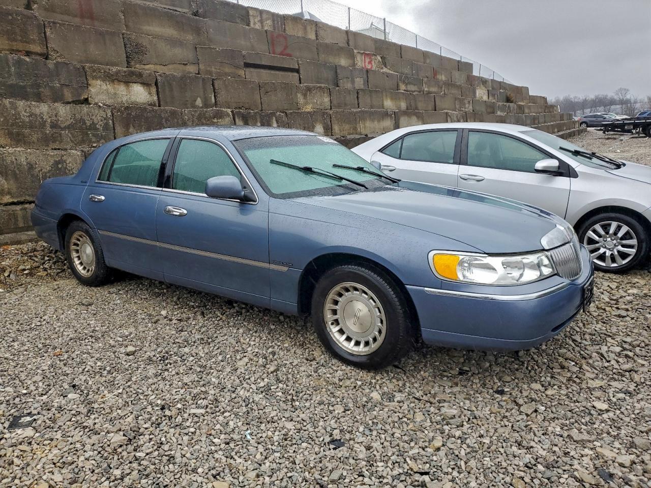 2000 LINCOLN Town Car