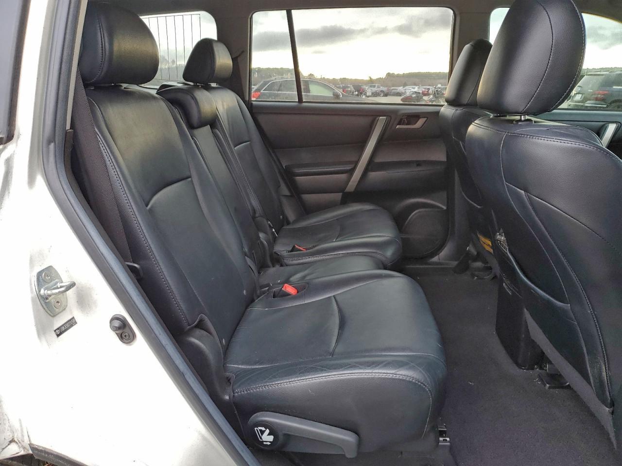 2012 TOYOTA HIGHLANDER