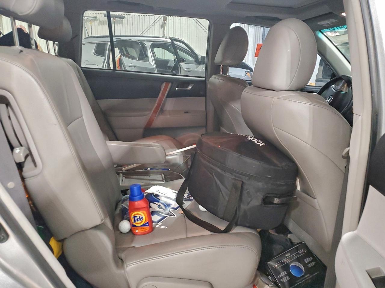 2010 TOYOTA HIGHLANDER