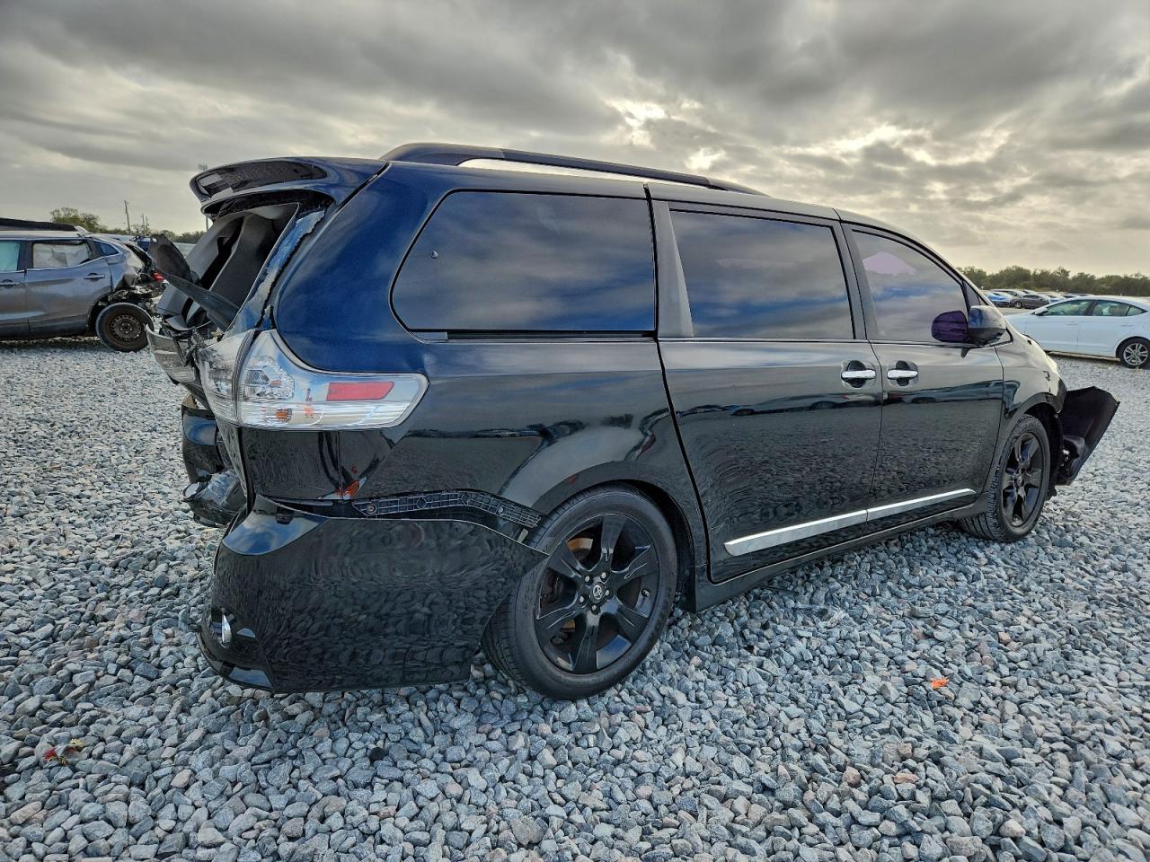 2013 TOYOTA SIENNA